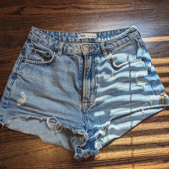 Zara high waisted cut off denim shorts - Picture 1 of 3
